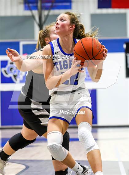 Thumbnail 3 in Howe @ Gunter photogallery.