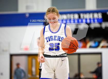 Thumbnail 3 in Howe @ Gunter photogallery.