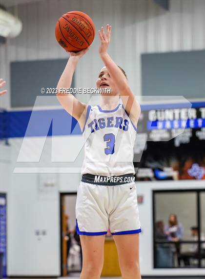 Thumbnail 1 in Howe @ Gunter photogallery.