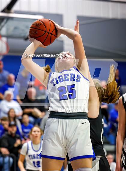Thumbnail 2 in Howe @ Gunter photogallery.