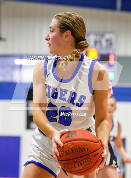 Thumbnail 3 in Howe @ Gunter photogallery.