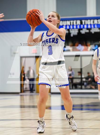Thumbnail 3 in Howe @ Gunter photogallery.