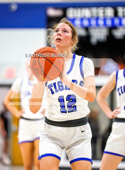 Thumbnail 2 in Howe @ Gunter photogallery.