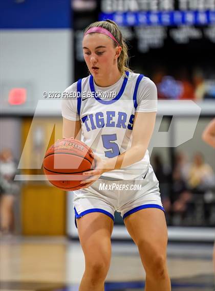 Thumbnail 3 in Howe @ Gunter photogallery.