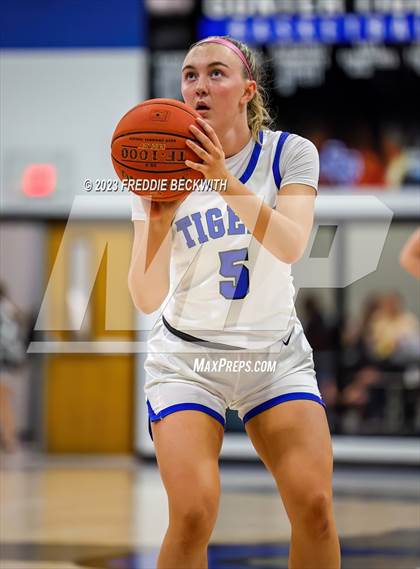 Thumbnail 1 in Howe @ Gunter photogallery.