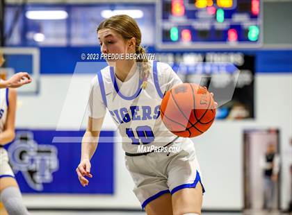 Thumbnail 2 in Howe @ Gunter photogallery.