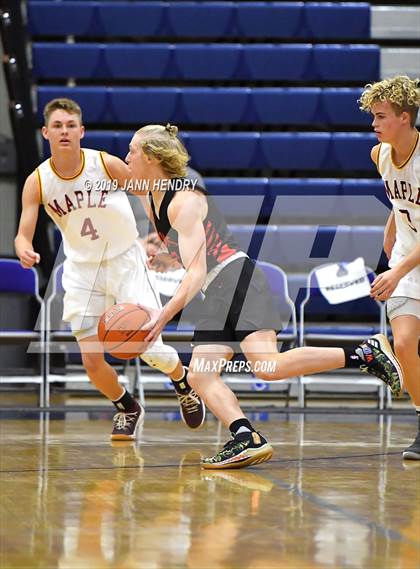 Thumbnail 2 in Maple Mountain vs. Spanish Fork (Tarkanian Classic) photogallery.