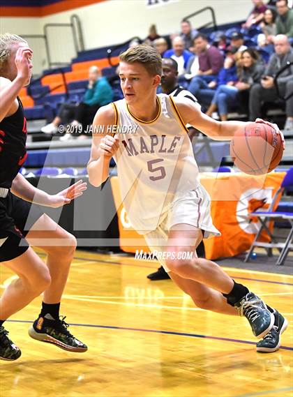 Thumbnail 2 in Maple Mountain vs. Spanish Fork (Tarkanian Classic) photogallery.