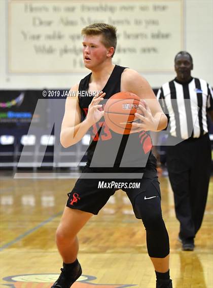 Thumbnail 3 in Maple Mountain vs. Spanish Fork (Tarkanian Classic) photogallery.