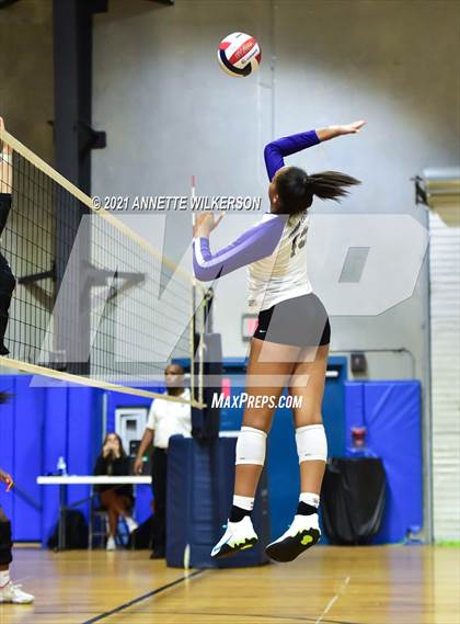 Thumbnail 2 in Walton vs. Timber Creek (Nike Tournament of Champions) photogallery.