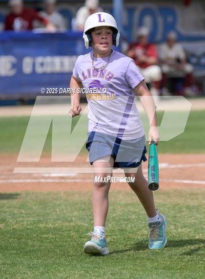 Thumbnail 1 in Littleton vs. The Dalles (Coach Bob Invitational) photogallery.