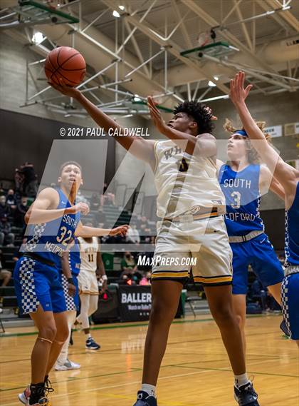 Thumbnail 1 in Winter Haven vs. South Medford (Hardwood Invite 2nd Round) photogallery.