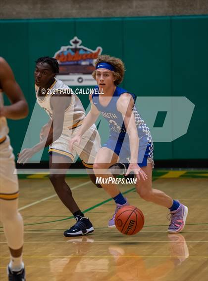 Thumbnail 3 in Winter Haven vs. South Medford (Hardwood Invite 2nd Round) photogallery.