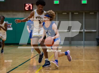 Thumbnail 2 in Winter Haven vs. South Medford (Hardwood Invite 2nd Round) photogallery.