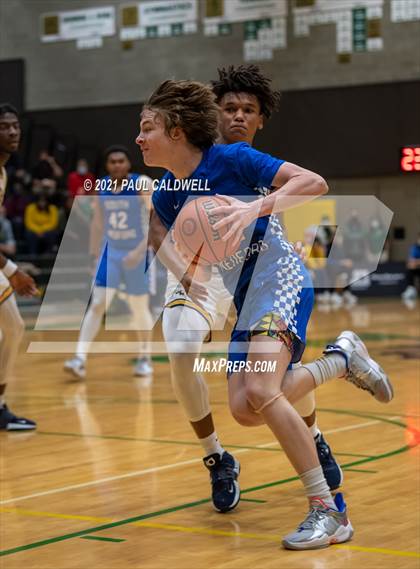 Thumbnail 1 in Winter Haven vs. South Medford (Hardwood Invite 2nd Round) photogallery.