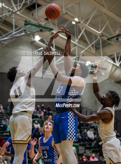 Thumbnail 1 in Winter Haven vs. South Medford (Hardwood Invite 2nd Round) photogallery.