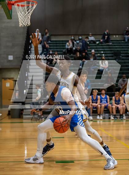 Thumbnail 2 in Winter Haven vs. South Medford (Hardwood Invite 2nd Round) photogallery.