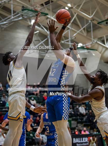 Thumbnail 3 in Winter Haven vs. South Medford (Hardwood Invite 2nd Round) photogallery.