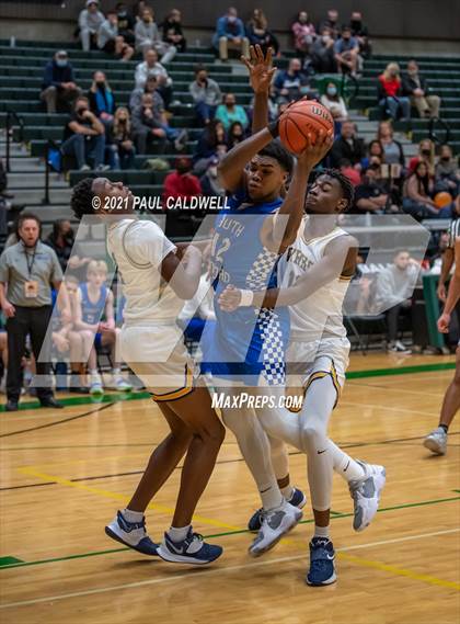 Thumbnail 1 in Winter Haven vs. South Medford (Hardwood Invite 2nd Round) photogallery.
