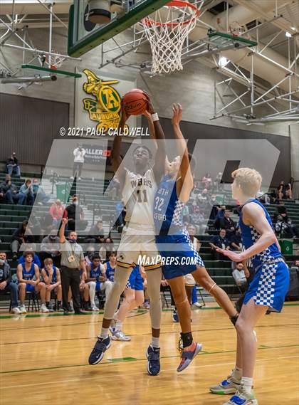 Thumbnail 3 in Winter Haven vs. South Medford (Hardwood Invite 2nd Round) photogallery.