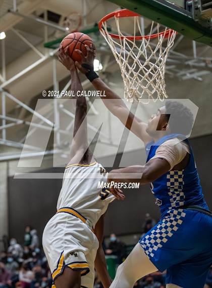 Thumbnail 1 in Winter Haven vs. South Medford (Hardwood Invite 2nd Round) photogallery.
