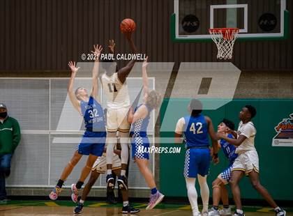 Thumbnail 2 in Winter Haven vs. South Medford (Hardwood Invite 2nd Round) photogallery.