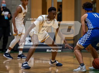 Thumbnail 2 in Winter Haven vs. South Medford (Hardwood Invite 2nd Round) photogallery.