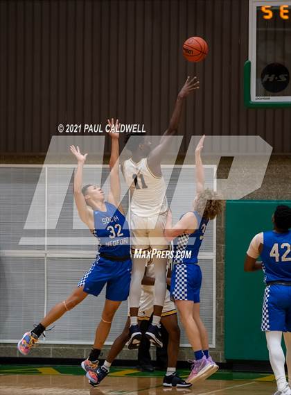 Thumbnail 3 in Winter Haven vs. South Medford (Hardwood Invite 2nd Round) photogallery.
