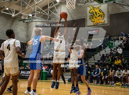 Thumbnail 1 in Winter Haven vs. South Medford (Hardwood Invite 2nd Round) photogallery.