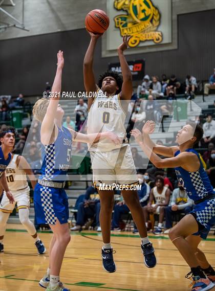 Thumbnail 1 in Winter Haven vs. South Medford (Hardwood Invite 2nd Round) photogallery.