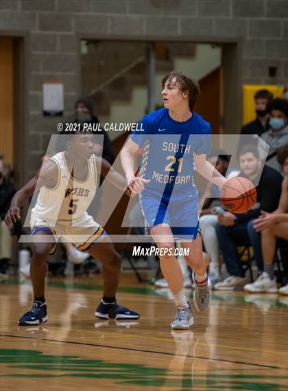 Thumbnail 3 in Winter Haven vs. South Medford (Hardwood Invite 2nd Round) photogallery.