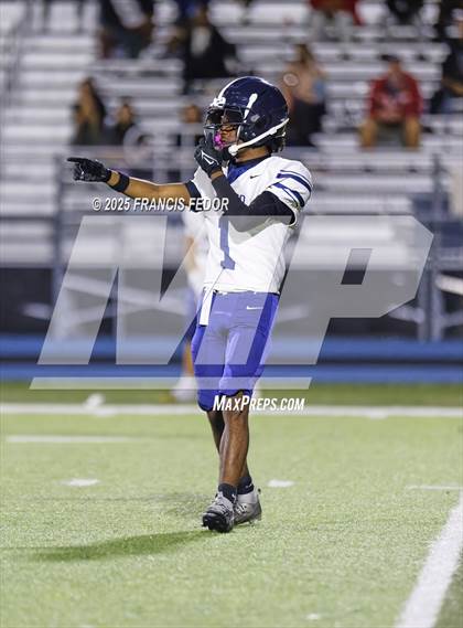 Thumbnail 2 in Alonso @ Sumner photogallery.