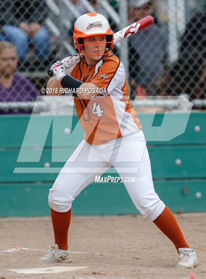 Thumbnail 1 in El Diamante vs. Selma photogallery.