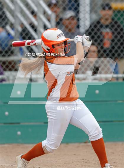 Thumbnail 2 in El Diamante vs. Selma photogallery.