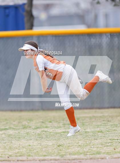 Thumbnail 2 in El Diamante vs. Selma photogallery.