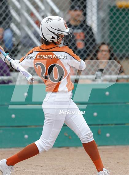Thumbnail 1 in El Diamante vs. Selma photogallery.