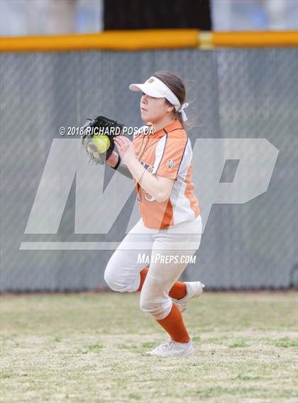 Thumbnail 2 in El Diamante vs. Selma photogallery.