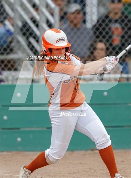 Thumbnail 1 in El Diamante vs. Selma photogallery.