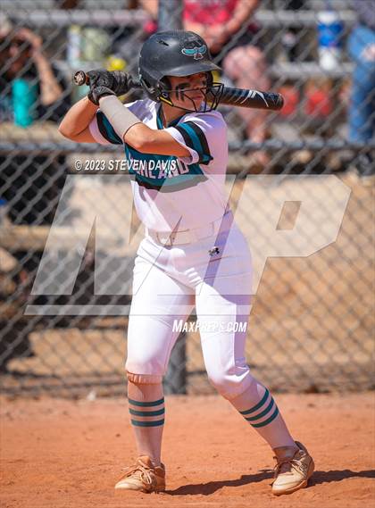 Thumbnail 3 in Highland vs. Hamilton photogallery.