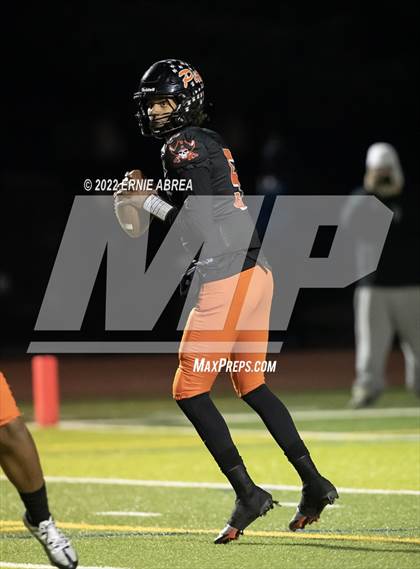 Thumbnail 3 in De La Salle vs. Pittsburg (CIF NCS Open Final) photogallery.