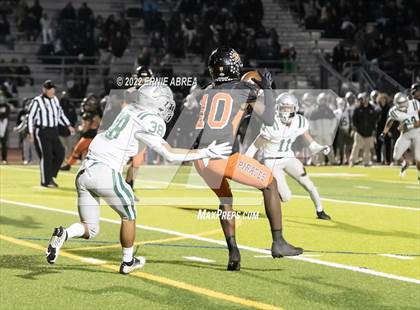 Thumbnail 1 in De La Salle vs. Pittsburg (CIF NCS Open Final) photogallery.