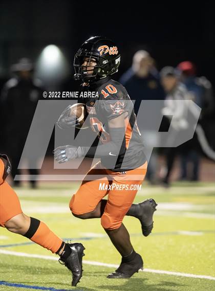 Thumbnail 2 in De La Salle vs. Pittsburg (CIF NCS Open Final) photogallery.
