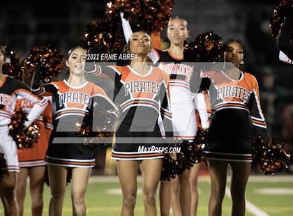 Thumbnail 2 in De La Salle vs. Pittsburg (CIF NCS Open Final) photogallery.