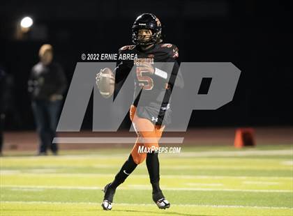 Thumbnail 2 in De La Salle vs. Pittsburg (CIF NCS Open Final) photogallery.