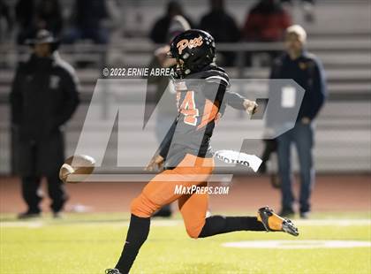 Thumbnail 1 in De La Salle vs. Pittsburg (CIF NCS Open Final) photogallery.