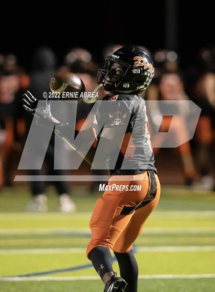 Thumbnail 1 in De La Salle vs. Pittsburg (CIF NCS Open Final) photogallery.
