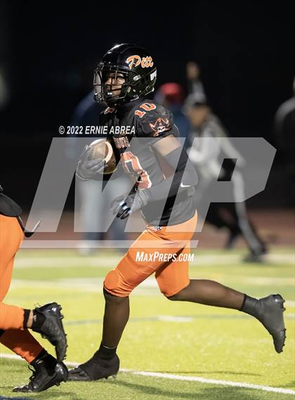 Thumbnail 2 in De La Salle vs. Pittsburg (CIF NCS Open Final) photogallery.