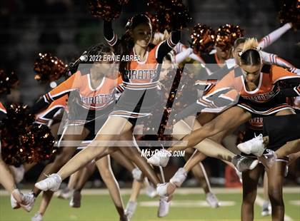 Thumbnail 2 in De La Salle vs. Pittsburg (CIF NCS Open Final) photogallery.