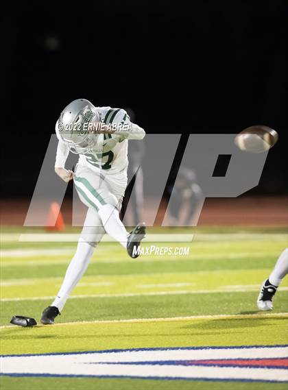 Thumbnail 2 in De La Salle vs. Pittsburg (CIF NCS Open Final) photogallery.