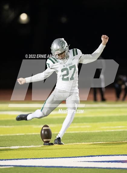 Thumbnail 3 in De La Salle vs. Pittsburg (CIF NCS Open Final) photogallery.